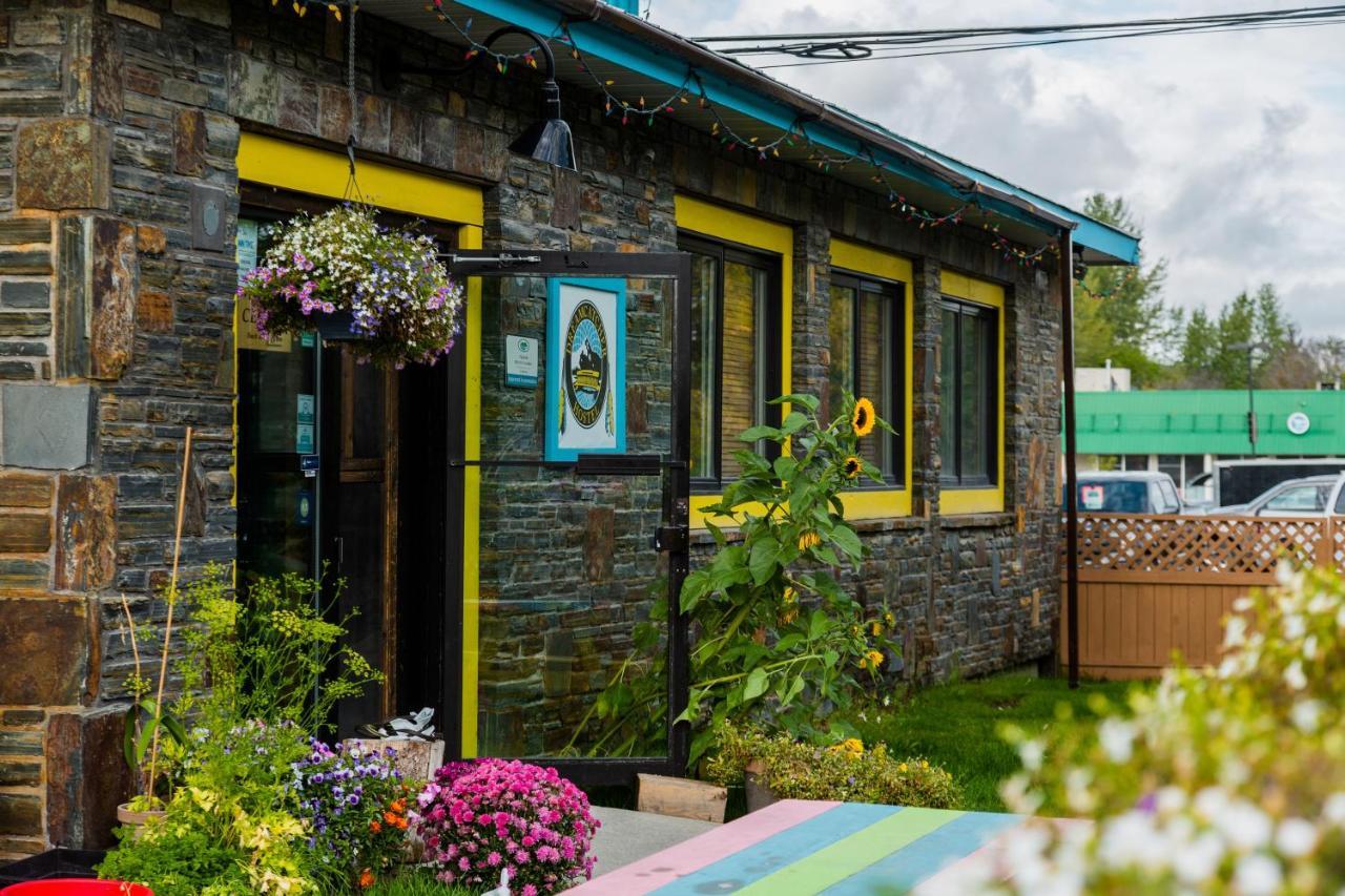 Dreamcatcher Hostel Golden Exterior photo