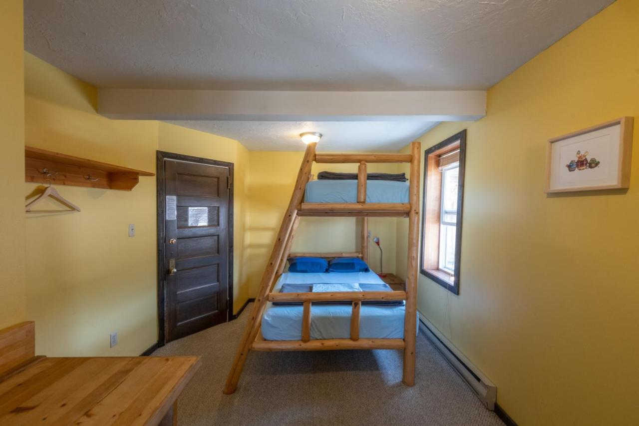 Dreamcatcher Hostel Golden Exterior photo