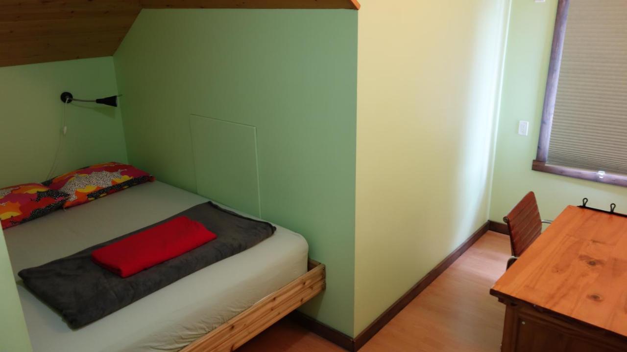 Dreamcatcher Hostel Golden Exterior photo